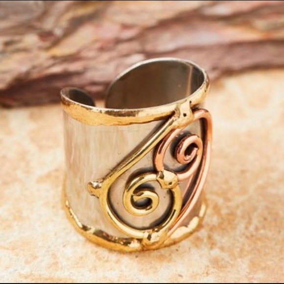 Anju Tri-Tone Shyam Ring - Picture 3 of 9